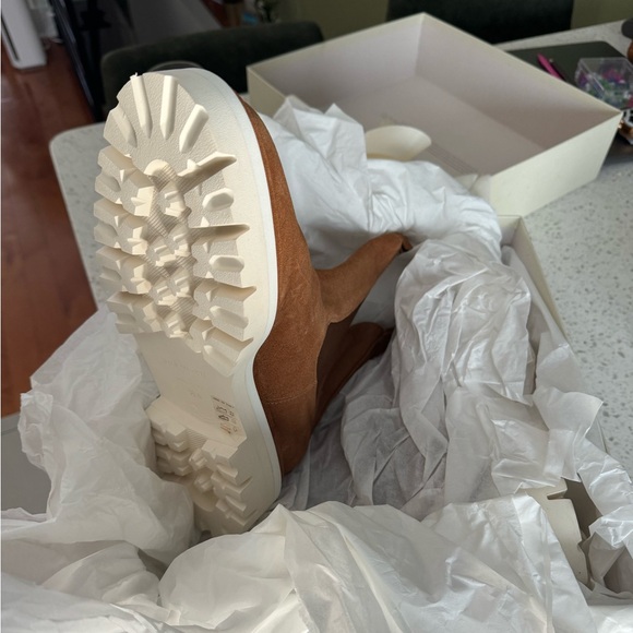 Dear Frances Tony boots, Tan suede, size 38.5 (US 8) - Picture 2 of 9